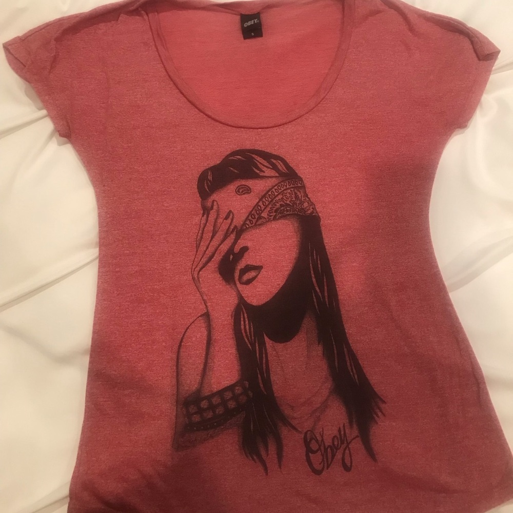 Obey T-shirt size Small